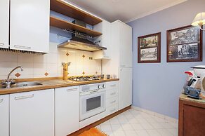 Picasso Large apt Antiques and Charm on Giulia Street