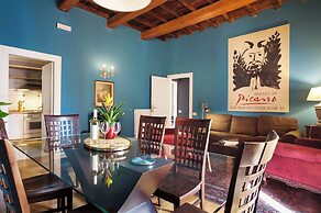 Picasso Large apt Antiques and Charm on Giulia Street