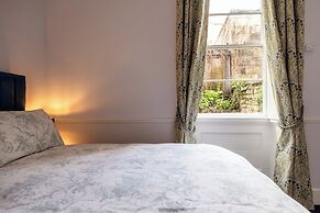 Stunning 1 Bedroom Flat in Central Bath