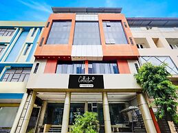 Deluxe Hotel Gaurav Palace