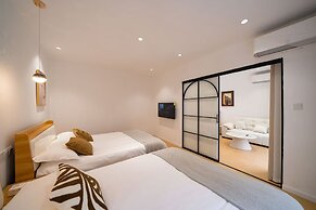 Book and Bed-Nanjing West Road