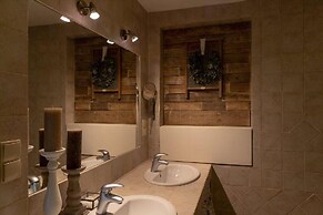 10-guest Holiday Villa With Private Pool
