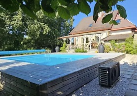 10-guest Holiday Villa With Private Pool
