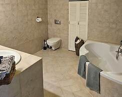 10-guest Holiday Villa With Private Pool