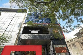 Deluxe Townhouse Koramangala Road Complex