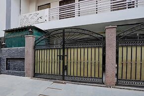 Classic With Balcony Huda Market Sector 46