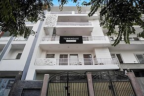 Classic With Balcony Huda Market Sector 46