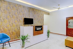 Single Roommadiwala Lake Park