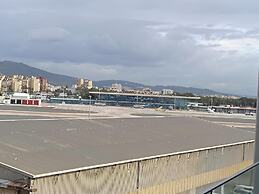 Soe's Large Executive Studio, Views of Airport