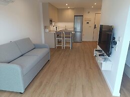 Soe's Large Executive Studio, Views of Airport