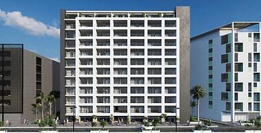 Soe's Large Executive Studio, Views of Airport