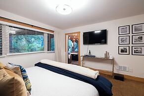 Kinnikinnick Guest House