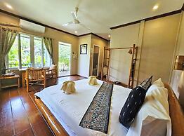 H&V Bungalow Vangvieng