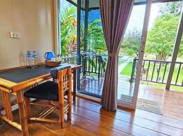 H&V Bungalow Vangvieng