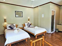 H&V Bungalow Vangvieng