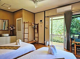 H&V Bungalow Vangvieng