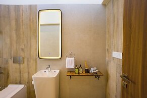 ELIVAAS Antarmann Casa Zenith 6 BHK