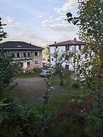 Hayrat apart