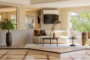 Riviera Beach Hotel