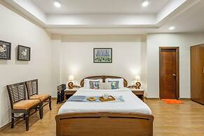ELIVAAS Lakeview Manor 5 BHK