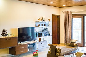ELIVAAS Lakeview Manor 5 BHK