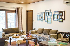 ELIVAAS Lakeview Manor 5 BHK