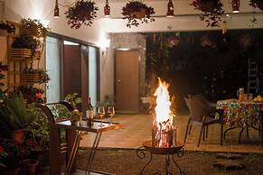 ELIVAAS Lakeview Manor 5 BHK