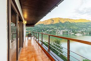 ELIVAAS Lakeview Manor 5 BHK