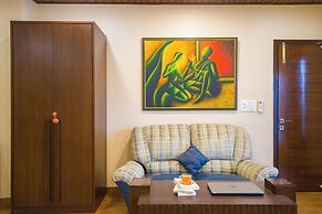 ELIVAAS Lakeview Manor 5 BHK