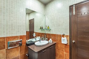 ELIVAAS Lakeview Manor 5 BHK