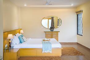 ELIVAAS Lakeview Manor 5 BHK