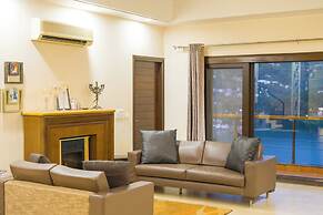 ELIVAAS Lakeview Manor 5 BHK