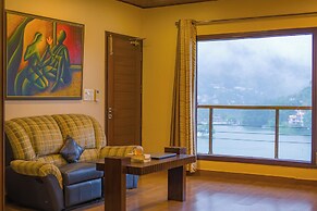 ELIVAAS Lakeview Manor 5 BHK