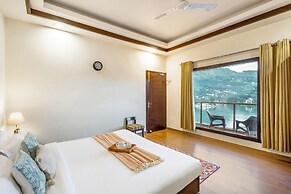 ELIVAAS Lakeview Manor 5 BHK