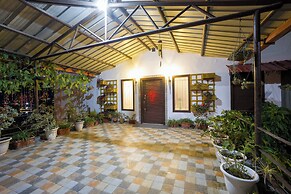 ELIVAAS Lakeview Manor 5 BHK
