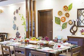 ELIVAAS Lakeview Manor 5 BHK