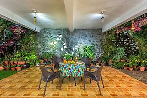ELIVAAS Lakeview Manor 5 BHK