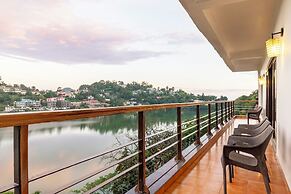 ELIVAAS Lakeview Manor 5 BHK