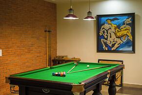 ELIVAAS Lakeview Manor 5 BHK