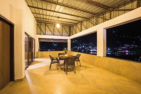 ELIVAAS Lakeview Manor 5 BHK