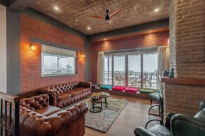 ELIVAAS Fleur De Lis 4 BHK Villa