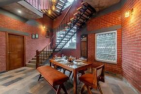 ELIVAAS Fleur De Lis 4 BHK Villa