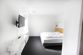 Eiðar Hostel and Apartments
