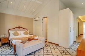 ELIVAAS Solace Teal 5 BHK Villa
