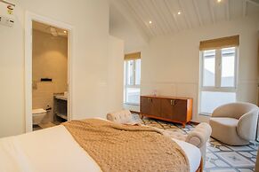 ELIVAAS Solace Teal 5 BHK Villa