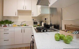 Castle Point 18 Apartments - Premier Lodge