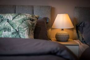 Buckingham House Modern Coastal 3BR Stay