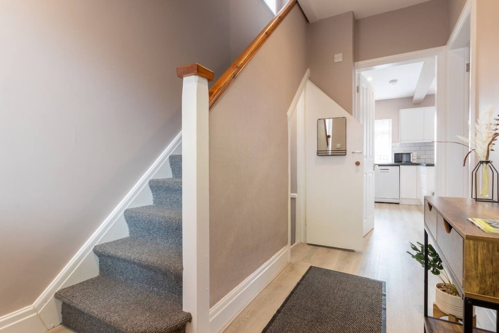 Buckingham House Modern Coastal 3BR Stay