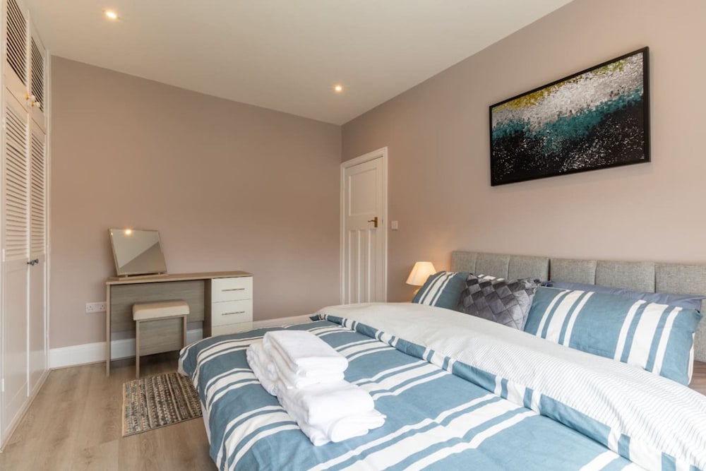 Buckingham House Modern Coastal 3BR Stay