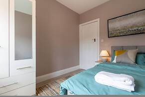 Buckingham House Modern Coastal 3BR Stay
